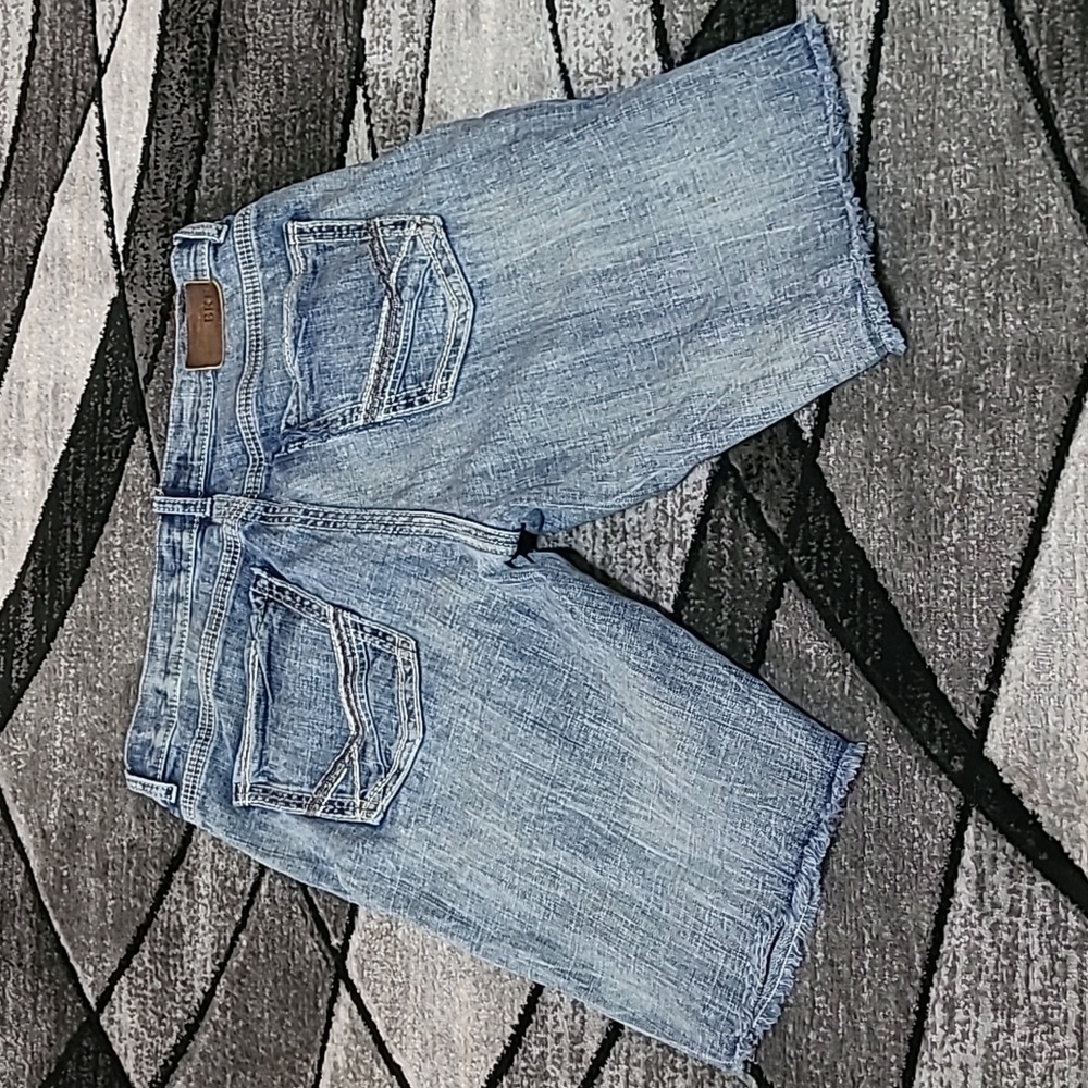 BKE JAKE EMBROIDERED DENIM JEAN SHORTS PRICE FIRM